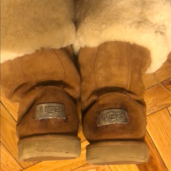 UGG 1892 Laced Sheepskin Boot - Picture 7 of 8